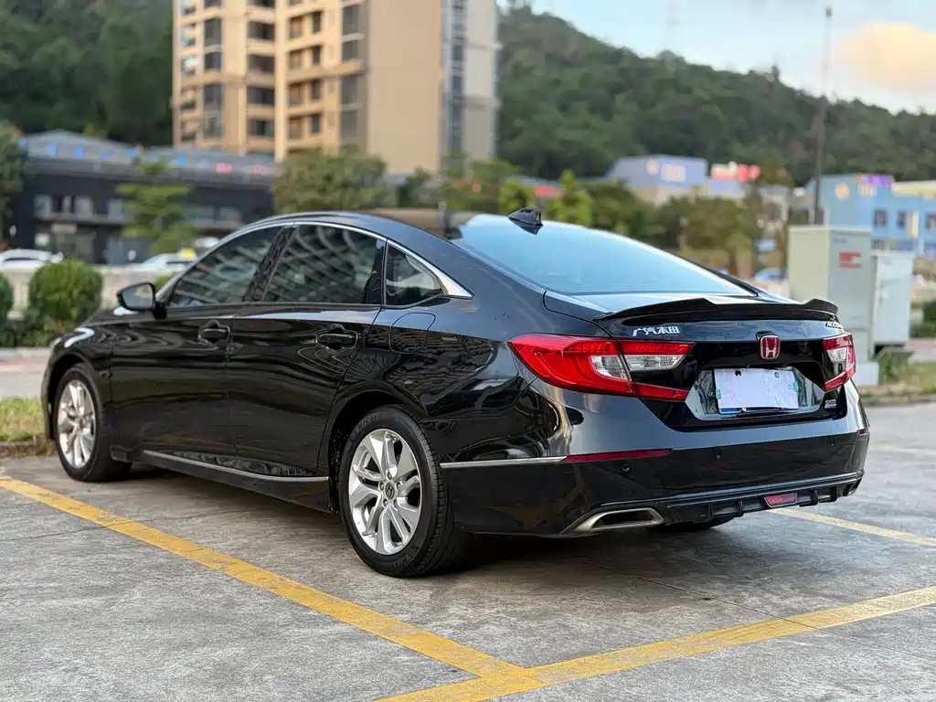 Honda Accord 2018 — фото 9
