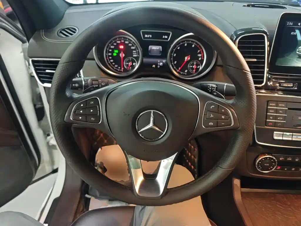 Mercedes-Benz GLE 2017 — фото 11
