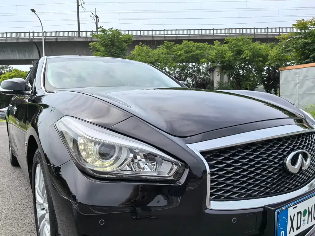 Infiniti Q70 2016 — фото 16