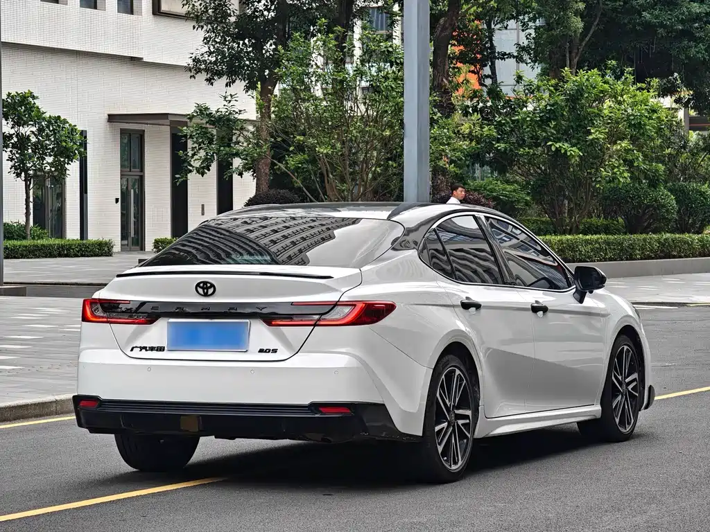 Toyota Camry 2025 — фото 8