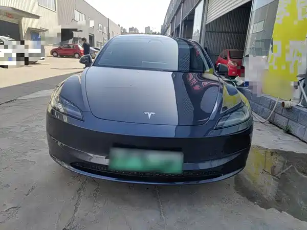Tesla Model 3 2024