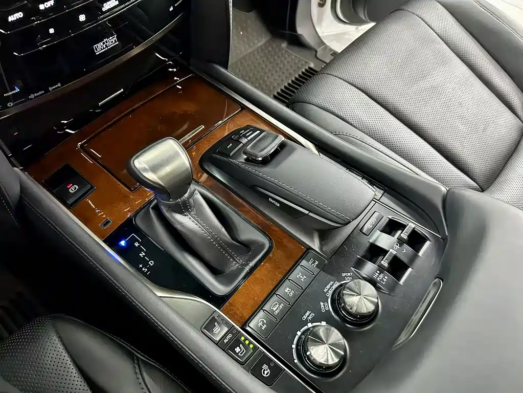 Lexus LX 2023 — фото 12
