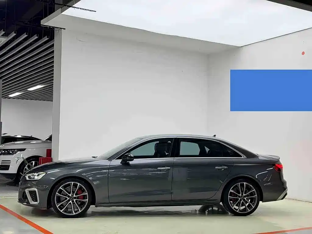Audi A4L 2021