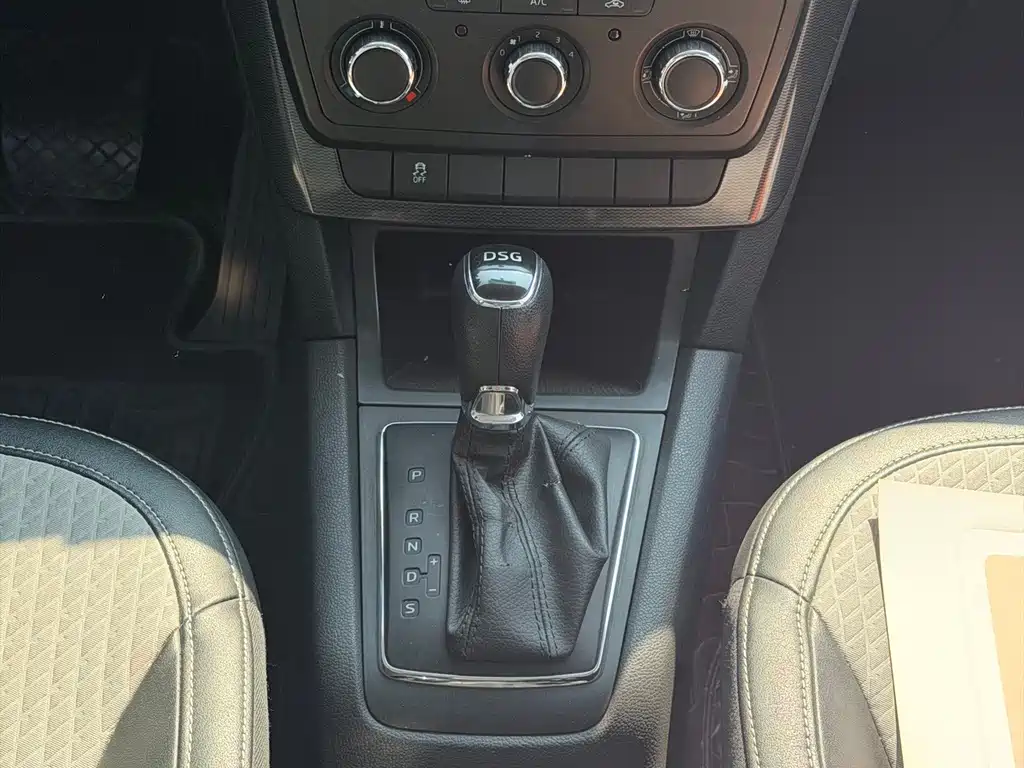 Skoda Yeti 2018 — фото 14