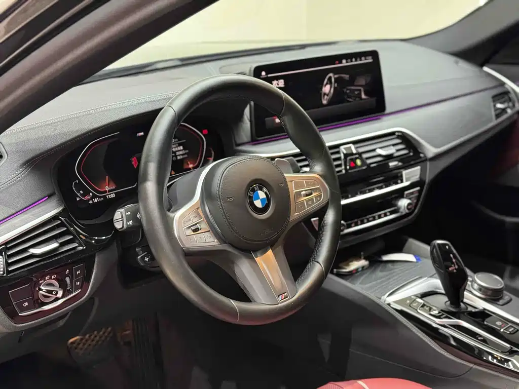 BMW 5 Series 2023 — фото 12
