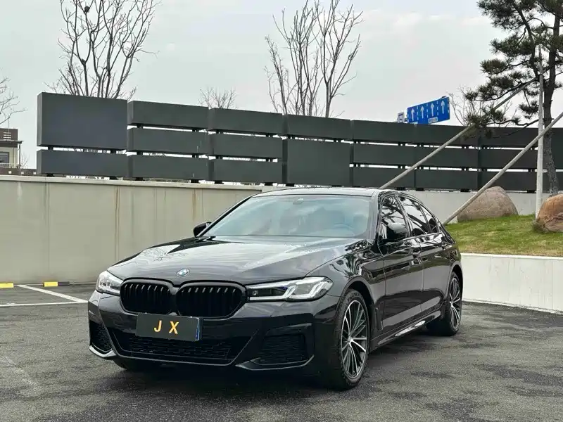 BMW 5 Series 2022 — фото 1