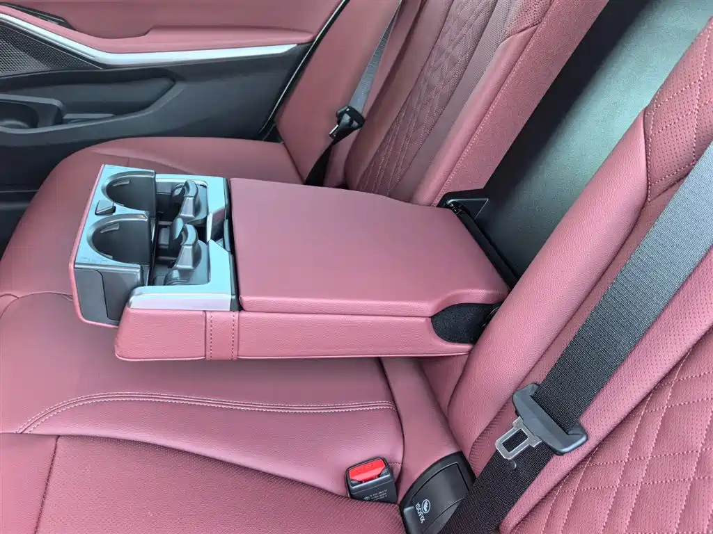 BMW i3 2025 — фото 17