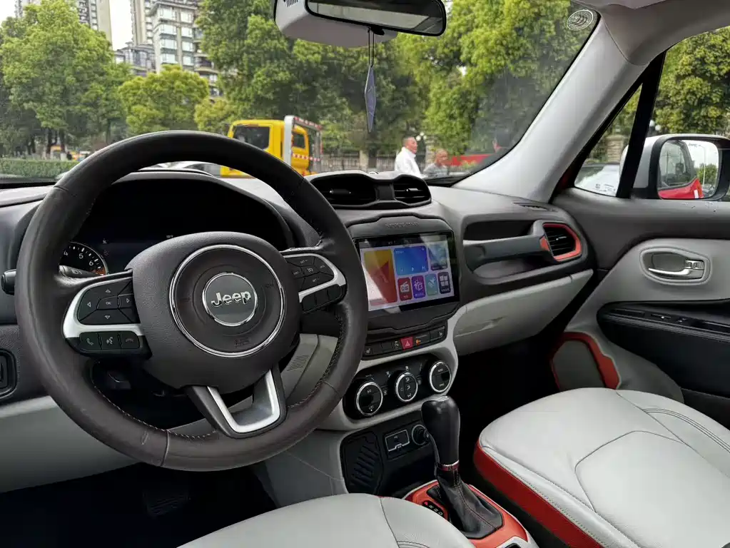 Jeep Renegade 2016 — фото 13