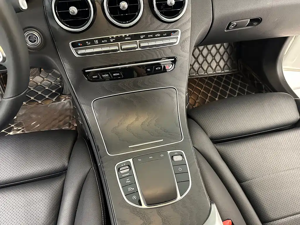 Mercedes-Benz C-Class 2019 — фото 19
