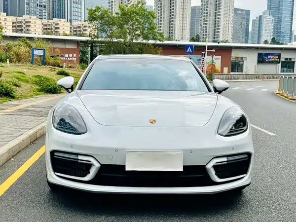 Porsche Panamera 2023