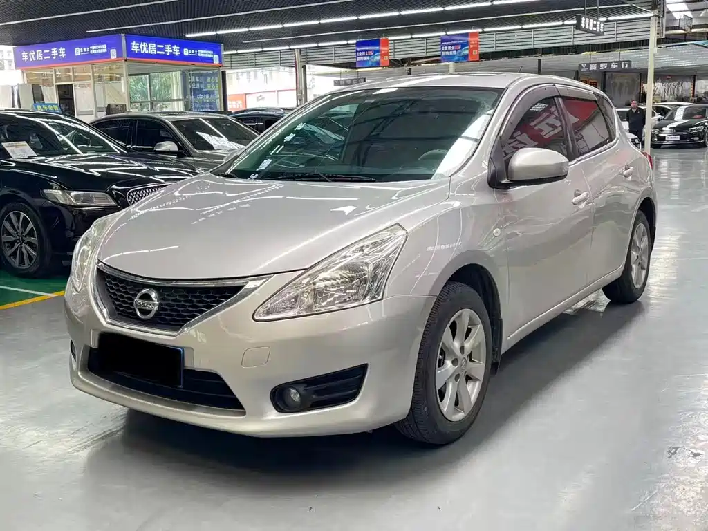 Nissan Tiida 2012