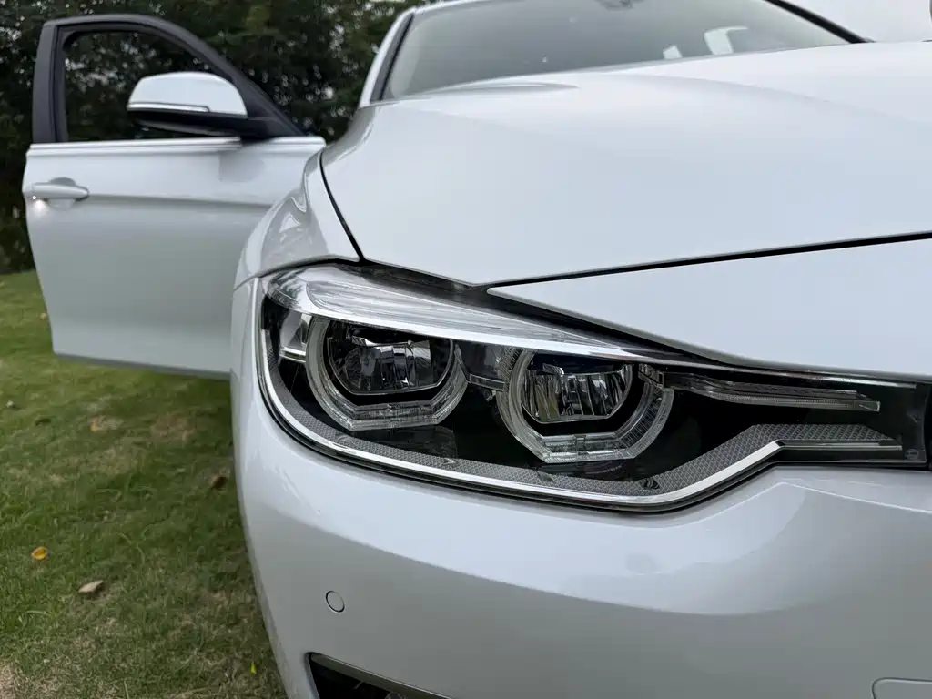 BMW 3 Series 2018 — фото 15