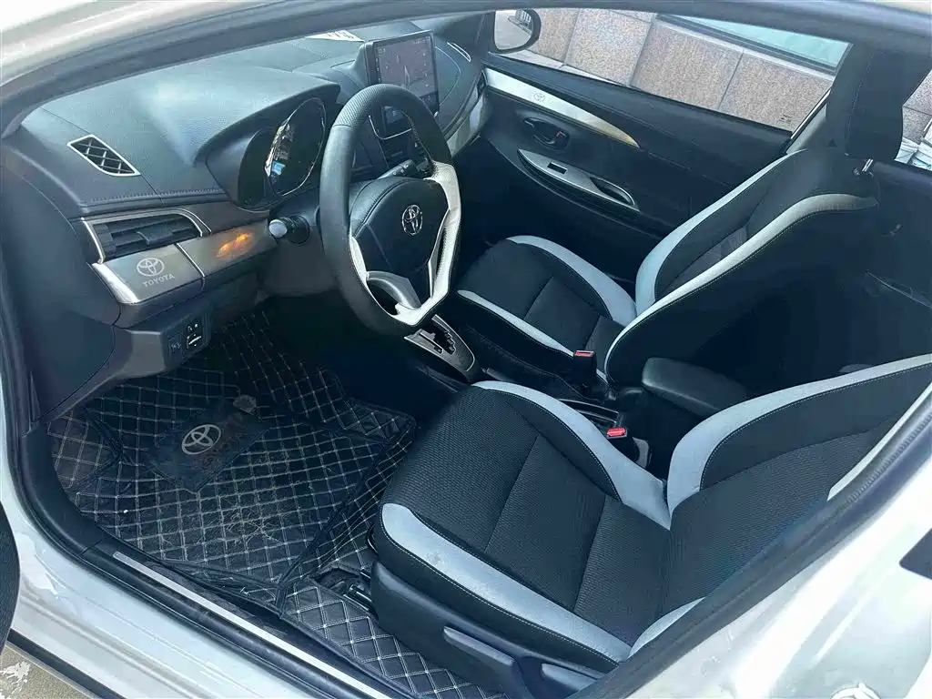 Toyota Yaris L 2021