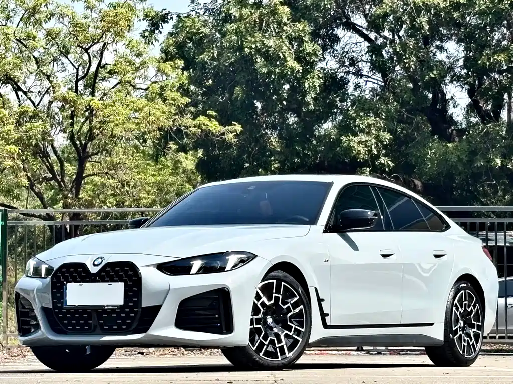 BMW 4 Series 2025 — фото 1