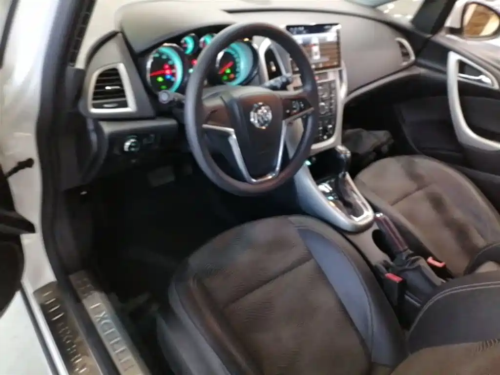 Buick Excelle 2016 — фото 10