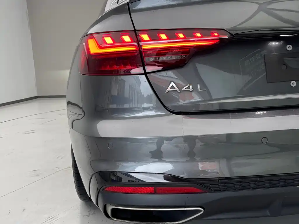 Audi A4L 2022 — фото 9