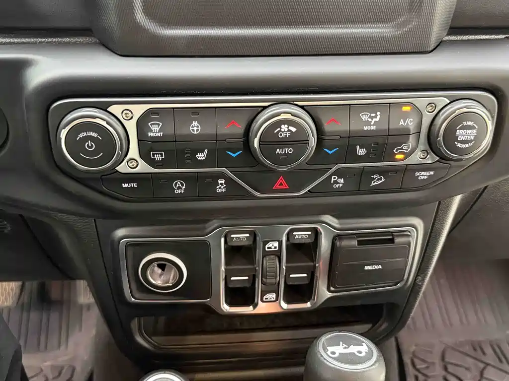 Jeep Wrangler 2019 — фото 10