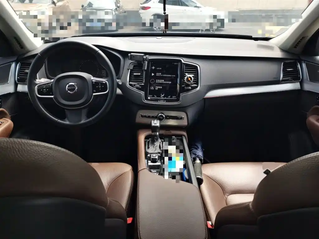 Volvo XC90 2018 — фото 10