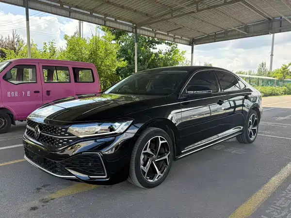 Volkswagen Passat 2024