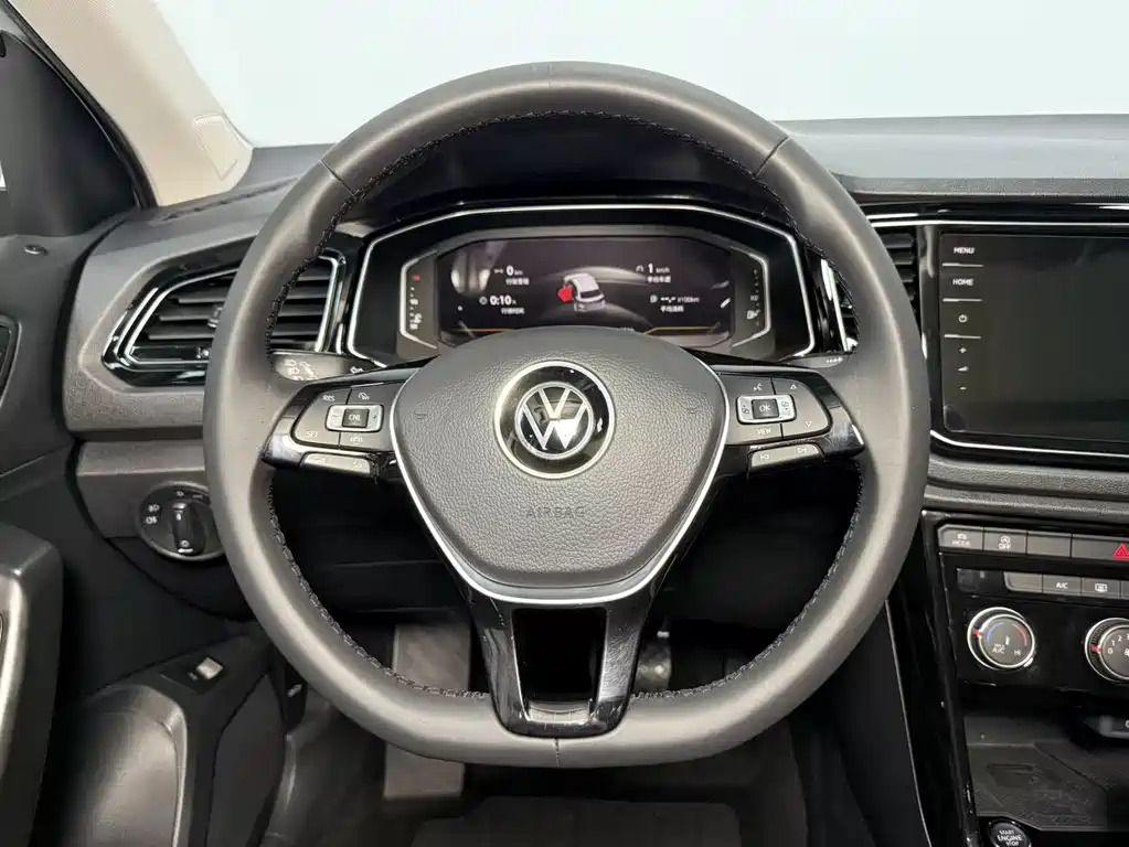 Volkswagen T-Roc 2023 — фото 12