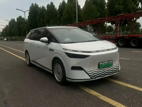 XPeng X9 2024