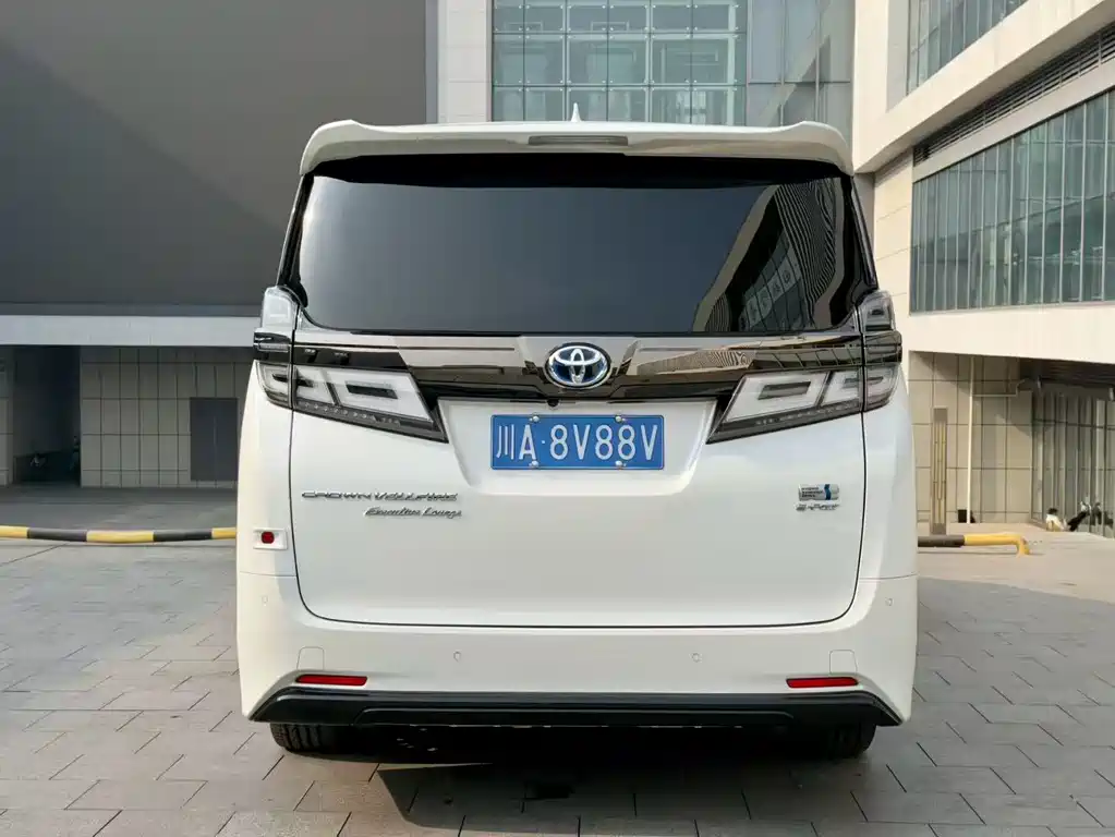 Toyota Vellfire 2023 — фото 9