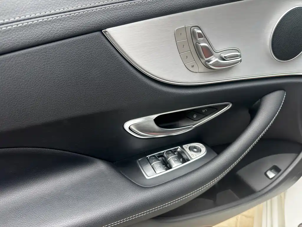 Mercedes-Benz E-Class 2023 — фото 10