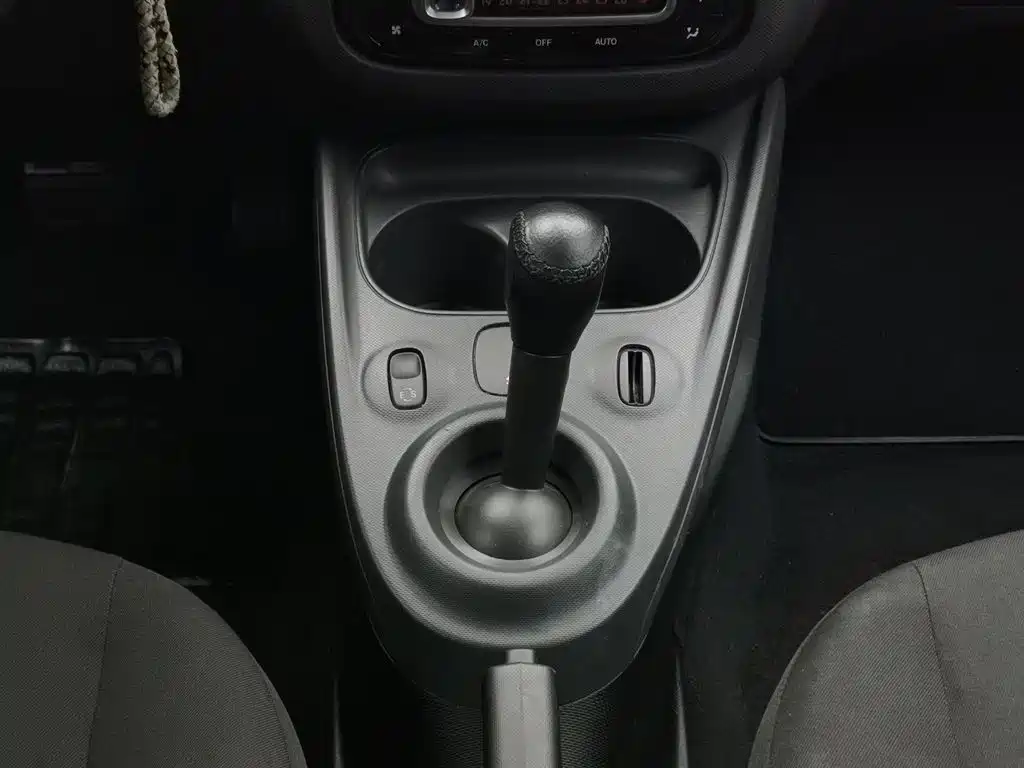smart Fortwo 2017 — фото 13
