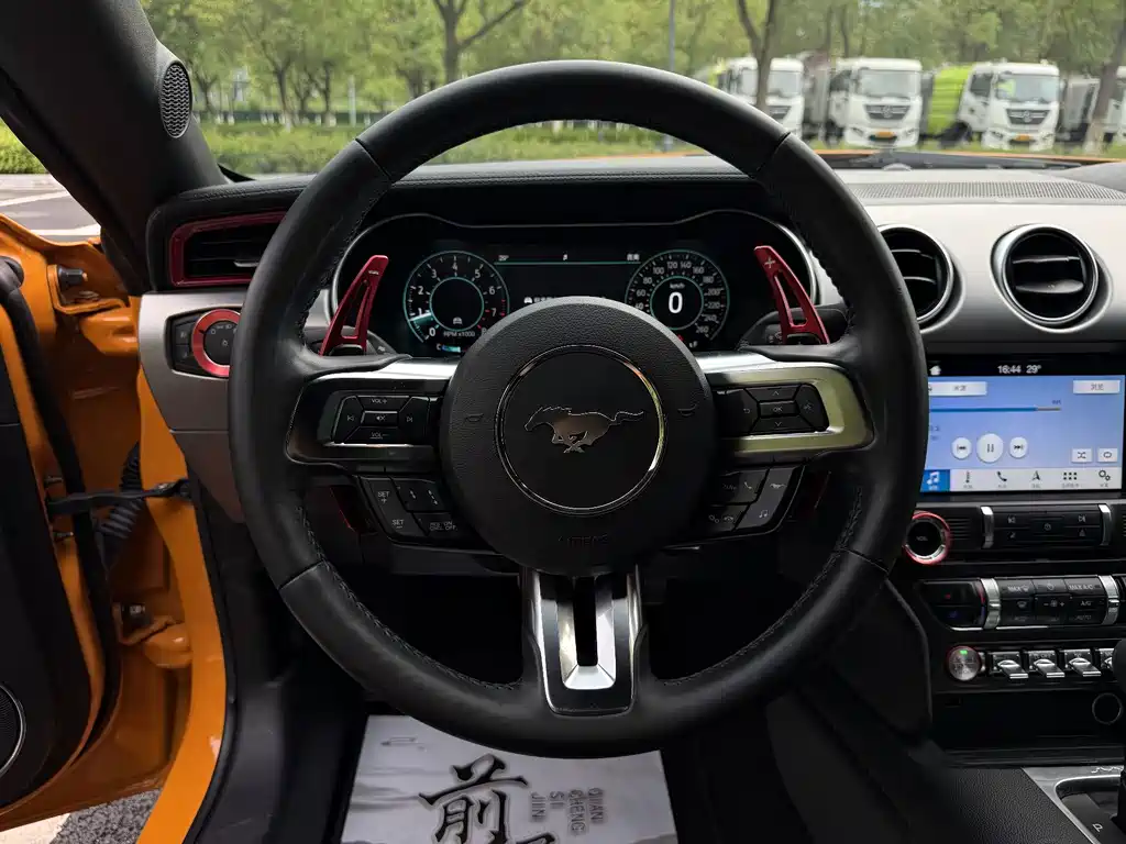 Ford Mustang 2019 — фото 13