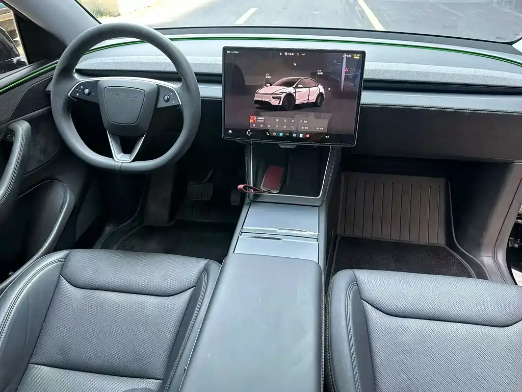 Tesla Model Y 2025