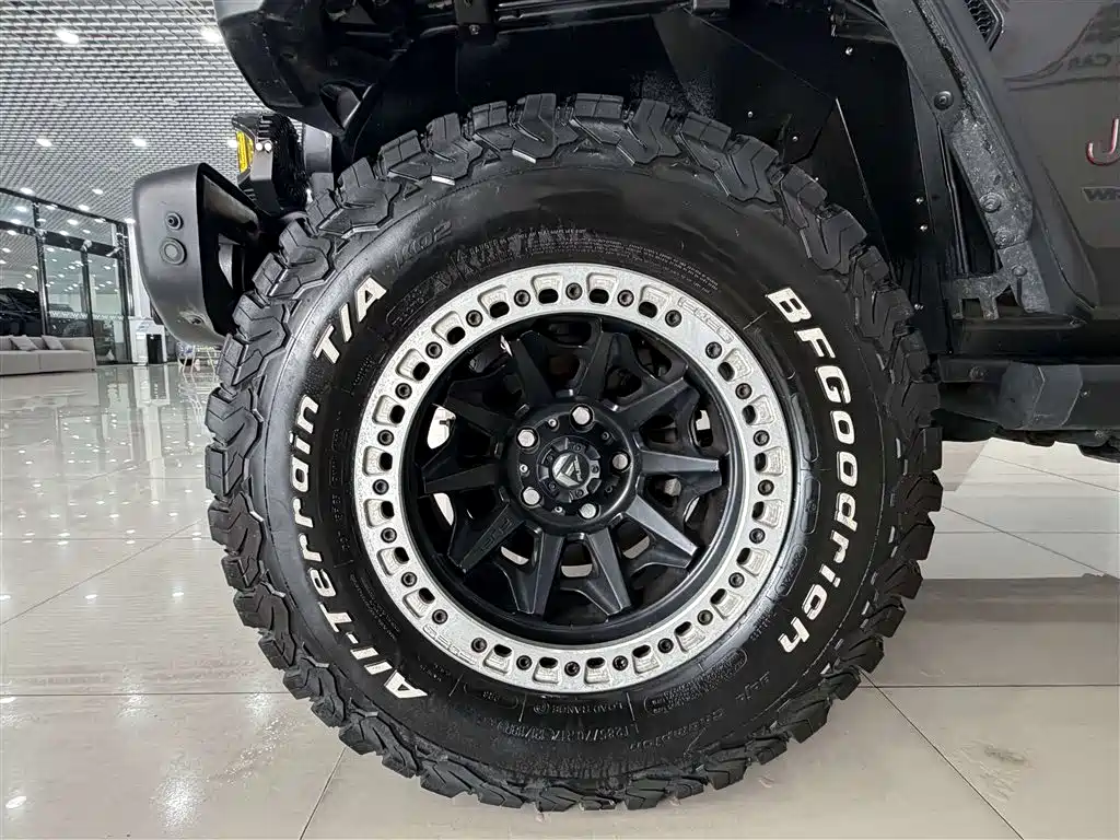 Jeep Wrangler 2021 — фото 19