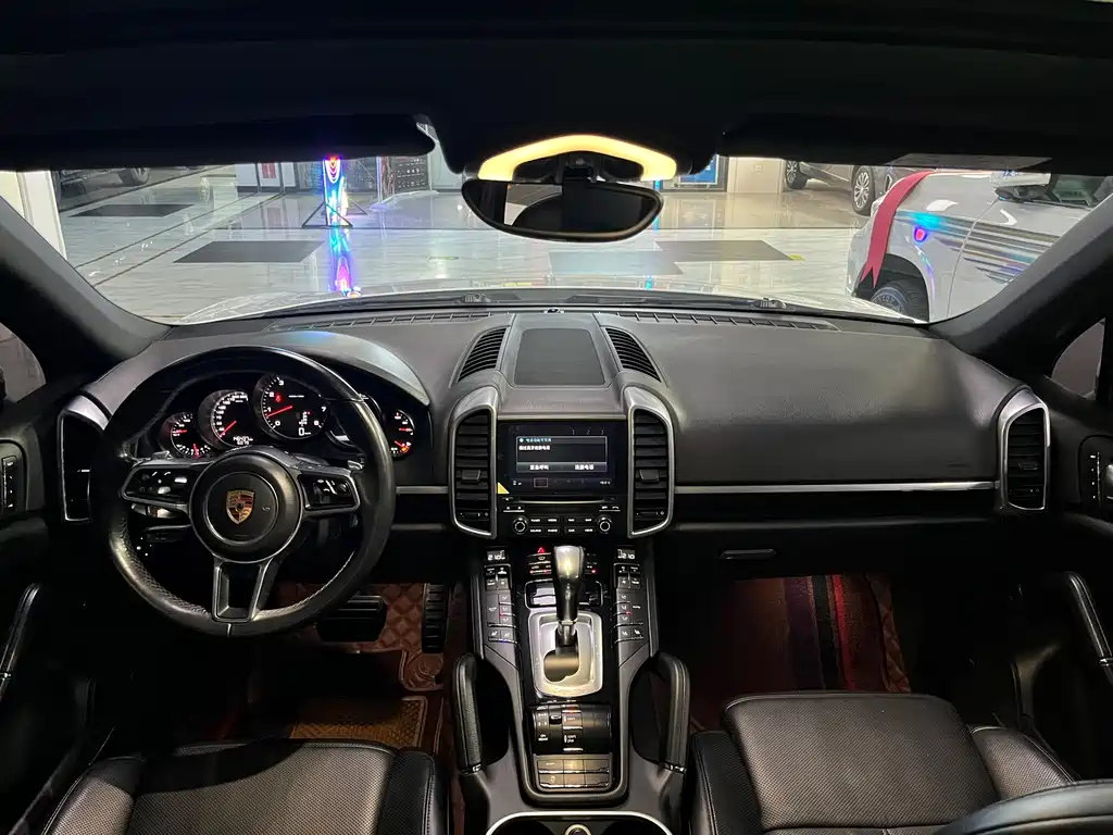 Porsche Cayenne 2017 — фото 15