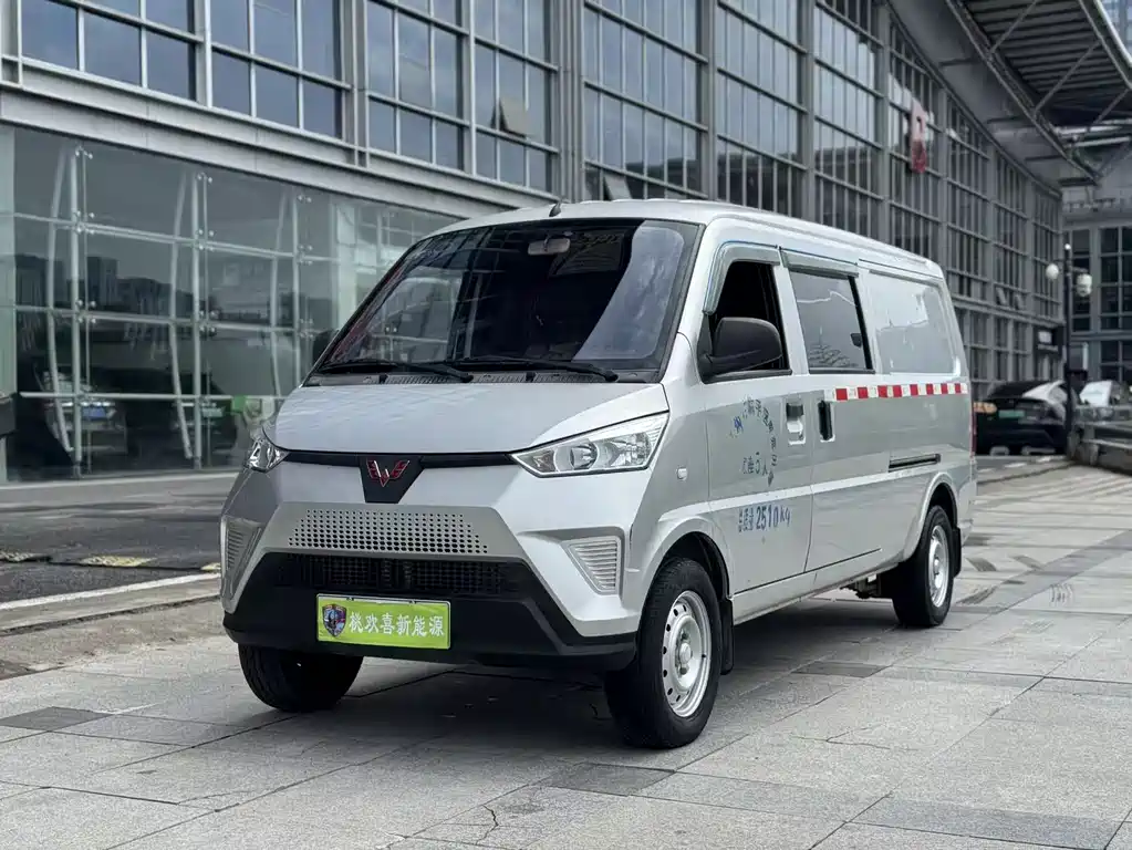 Wuling EV50 2021 — фото 1