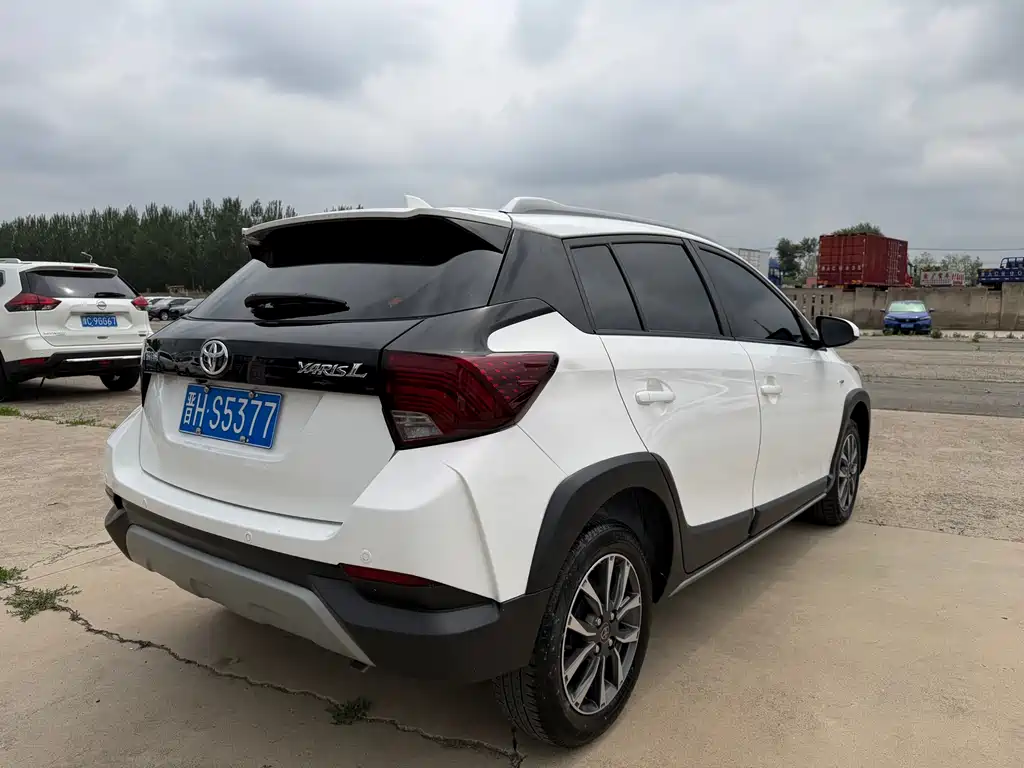 Toyota Yaris L 2022 — фото 17