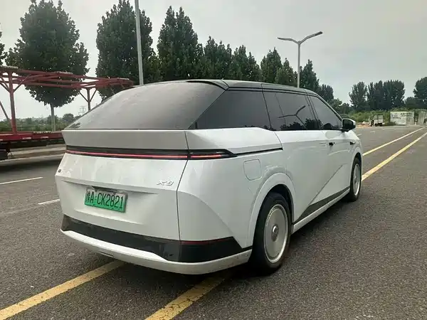 XPeng X9 2024