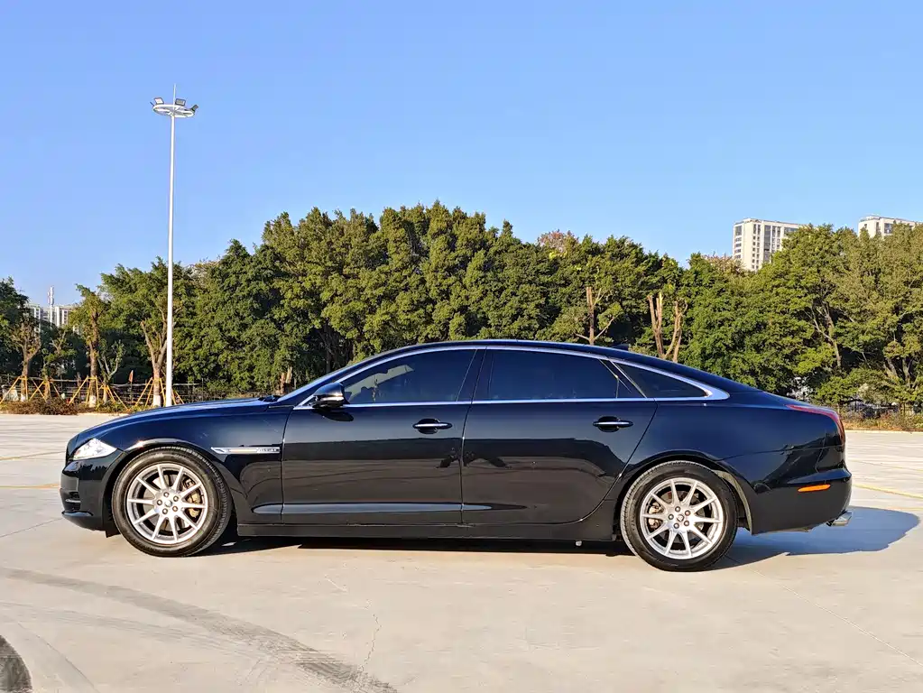 Jaguar XJ 2013 — фото 2