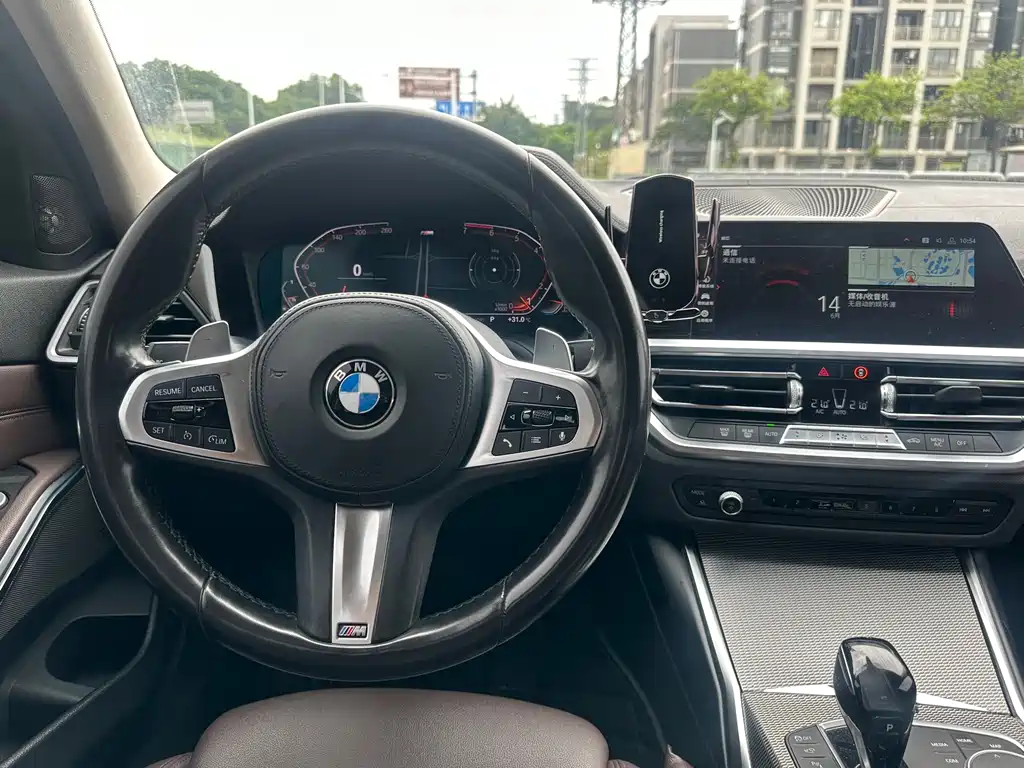 BMW 3 Series 2019 — фото 18