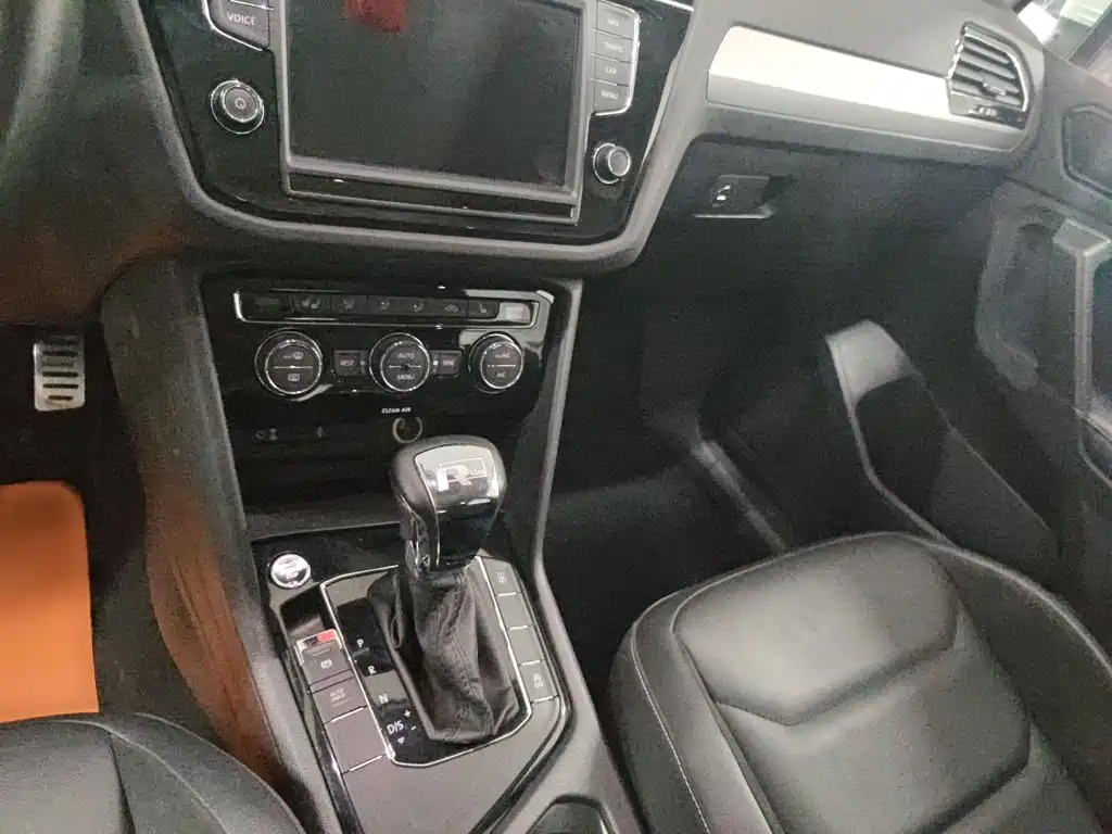 Volkswagen Tiguan L 2017 — фото 24