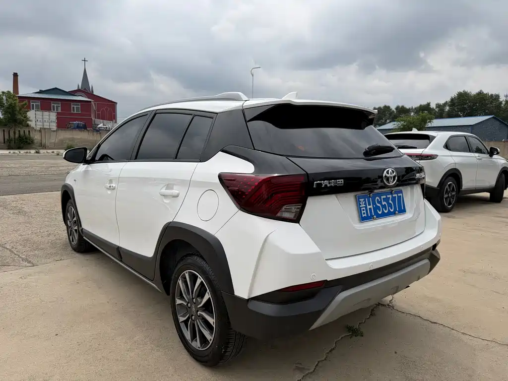 Toyota Yaris L 2022 — фото 15