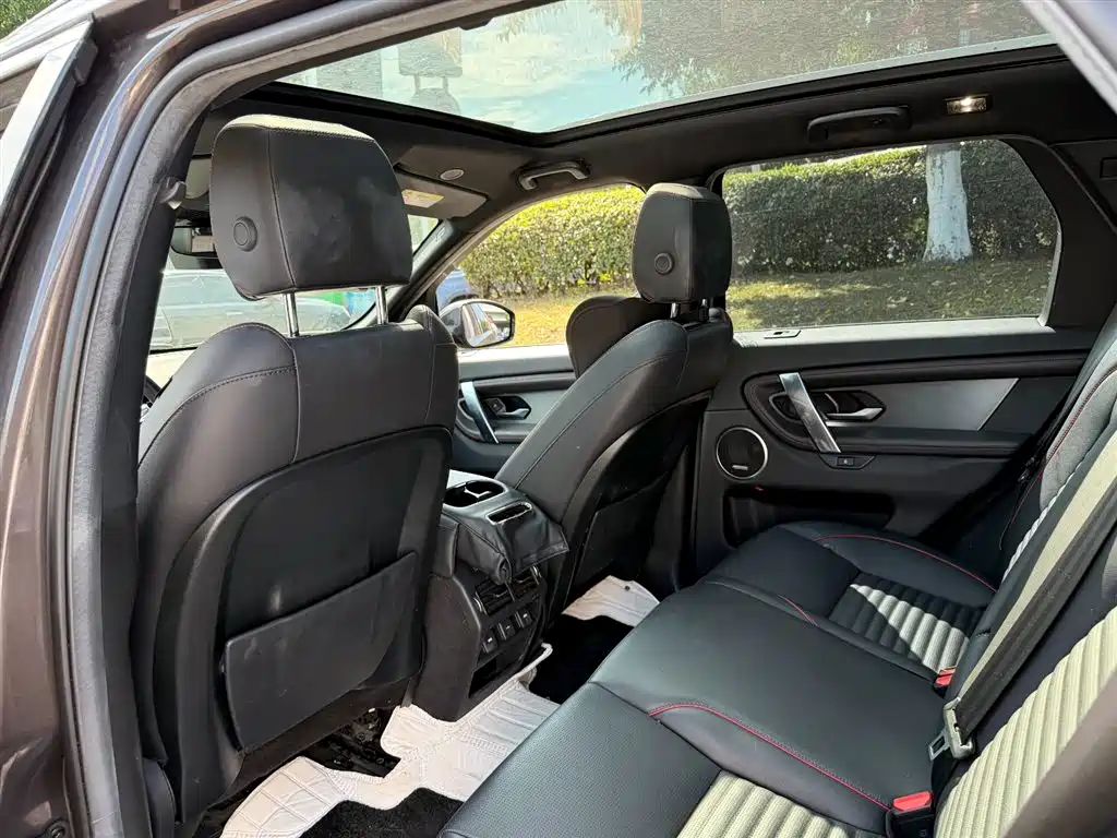 Land Rover Discovery Sport 2023 — фото 9