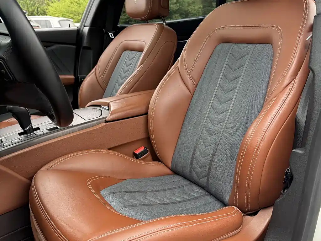 Maserati Quattroporte 2017 — фото 13