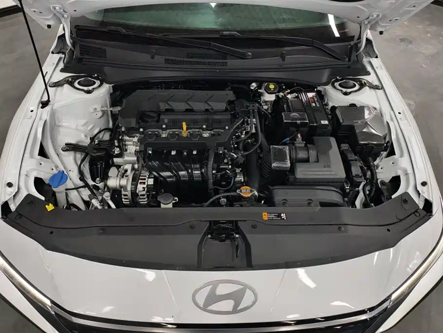 Hyundai Elantra 2025 — фото 10