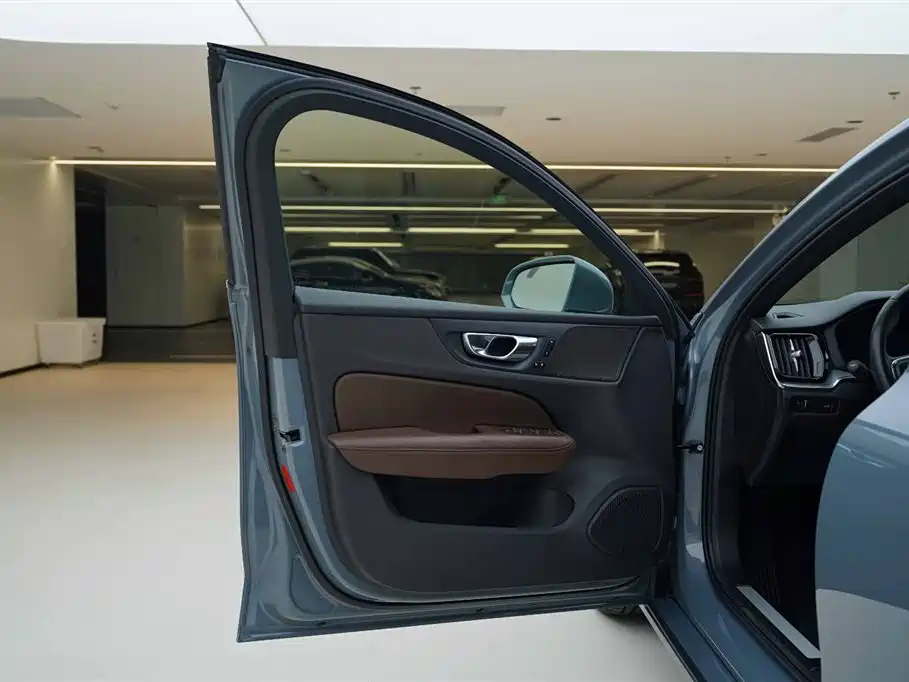 Volvo S60 2021 — фото 17