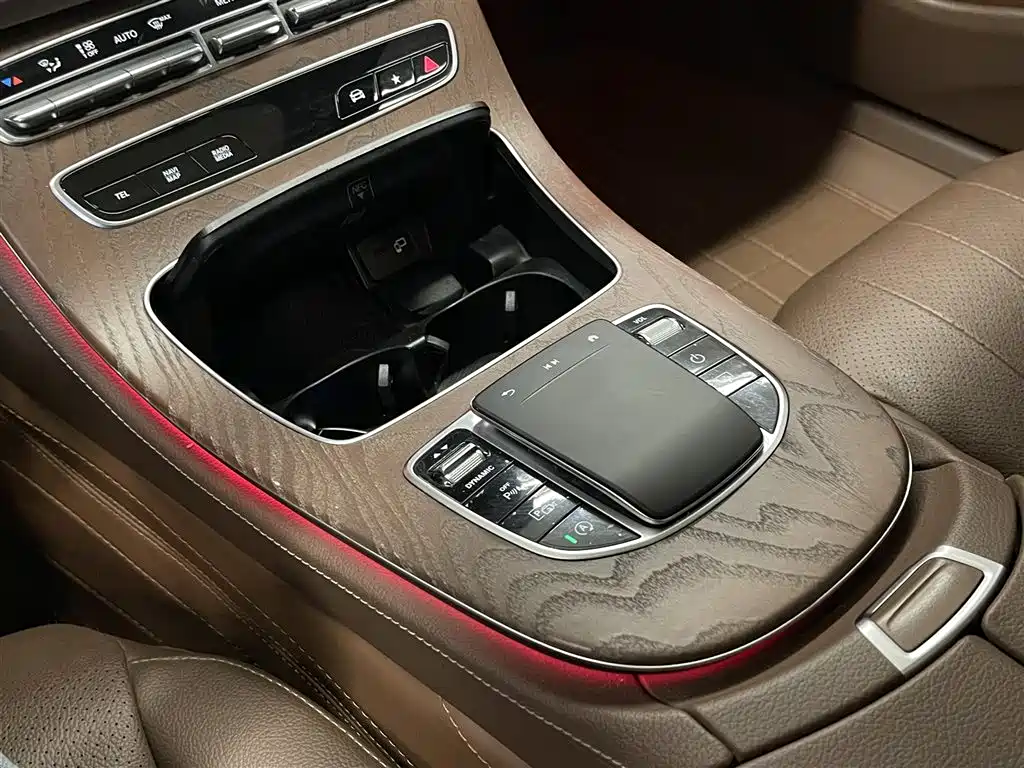Mercedes-Benz E-Class 2022 — фото 19