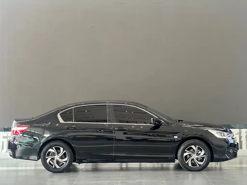 Honda Accord 2017 — фото 16