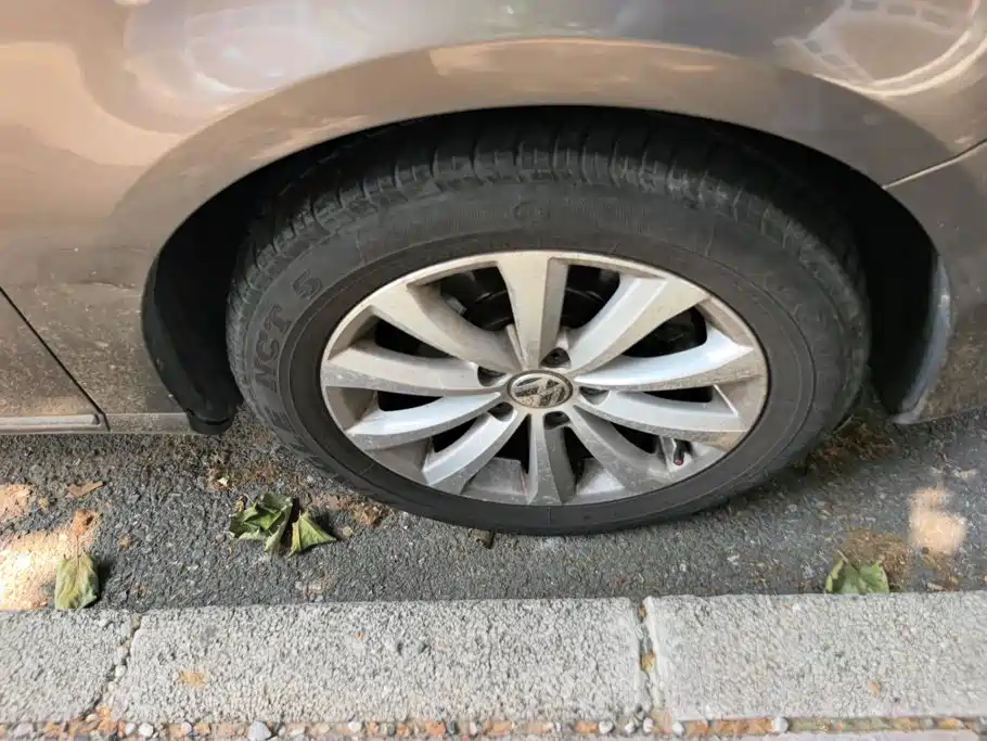 Volkswagen Magotan 2013