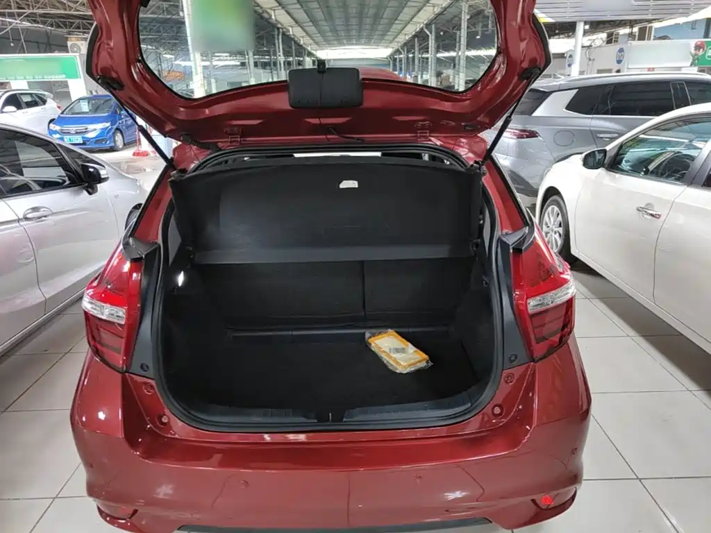 Toyota Yaris L 2017 — фото 19