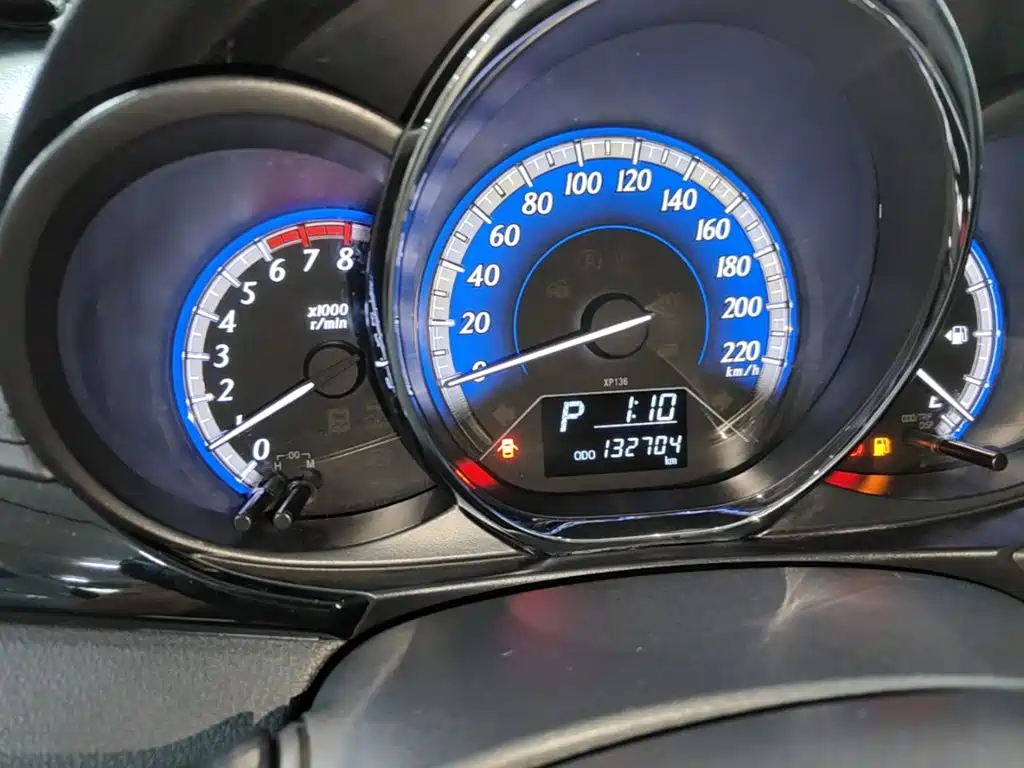Toyota Yaris L 2017 — фото 12