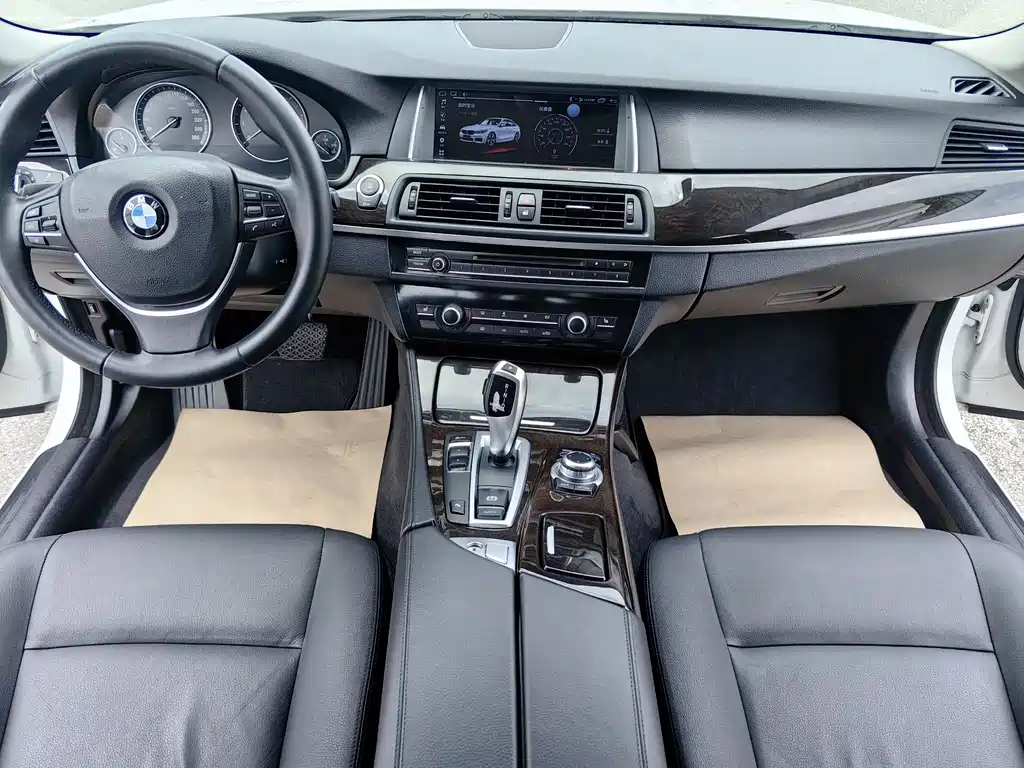 BMW 5 Series 2017 — фото 12