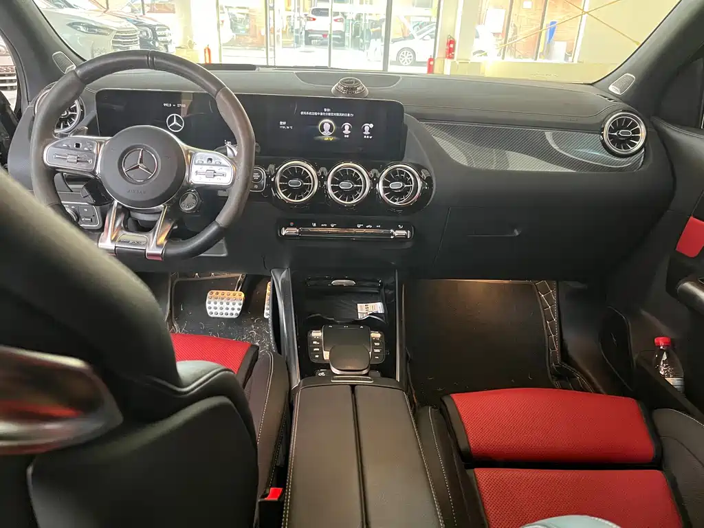 Mercedes-Benz GLA AMG 2023 — фото 9